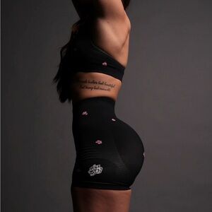 DUAL WOLF EVERSON VALENCOURT SEAMLESS SHORTS in BLACK CHERRY BLOSSOM 🌸